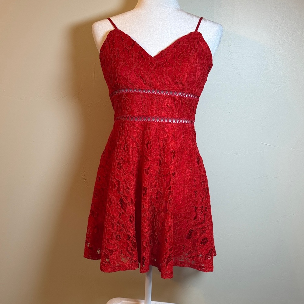 Mi Ami Women's Medium Red Lace Spaghetti Strap Dress